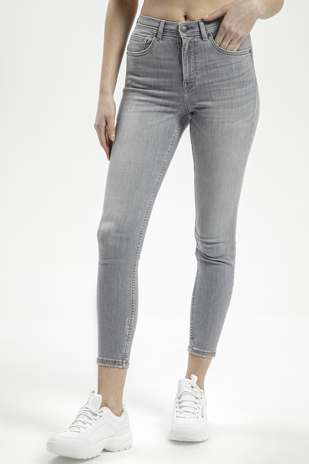 Dámské džíny CROSS JEANS Judy světle šedé-28/32